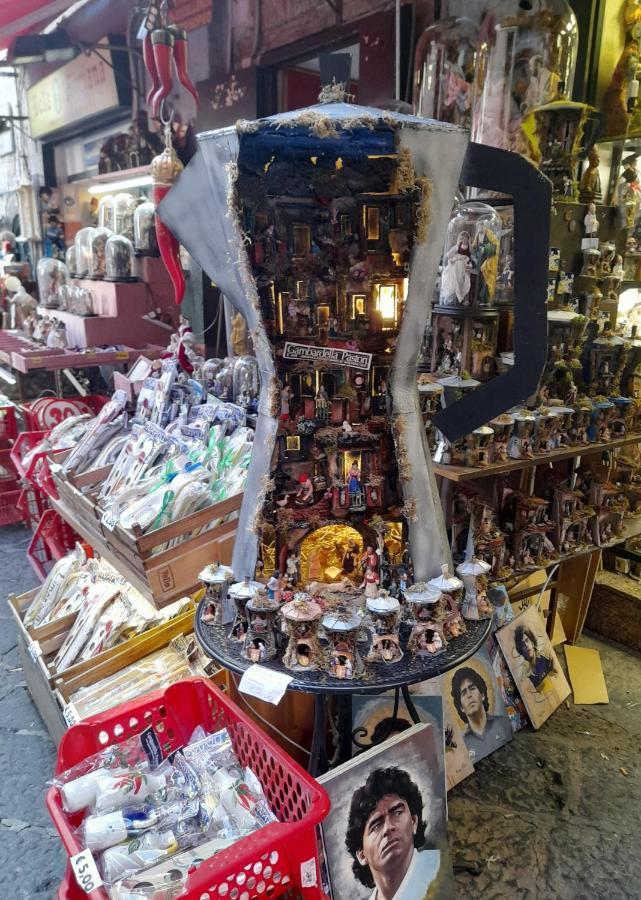 Dint E Viche E Napule * Napoli