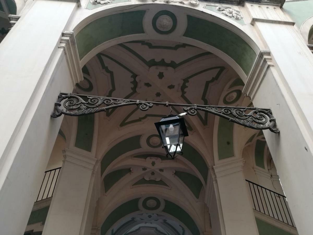 Dint E Viche E Napule * Napoli